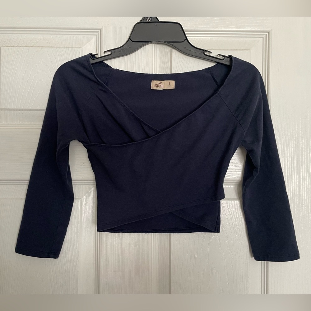 Hollister size small Navy Blue Wrap Crop Top with cropped sleeves